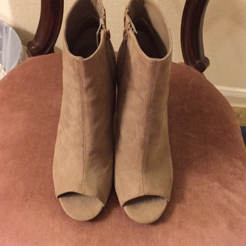 Guess suede shooties